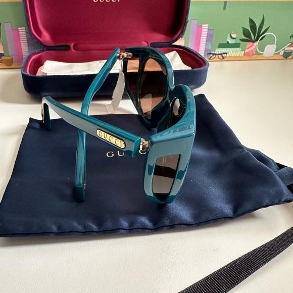 Gucci Sunglasses - Picture 15 of 15